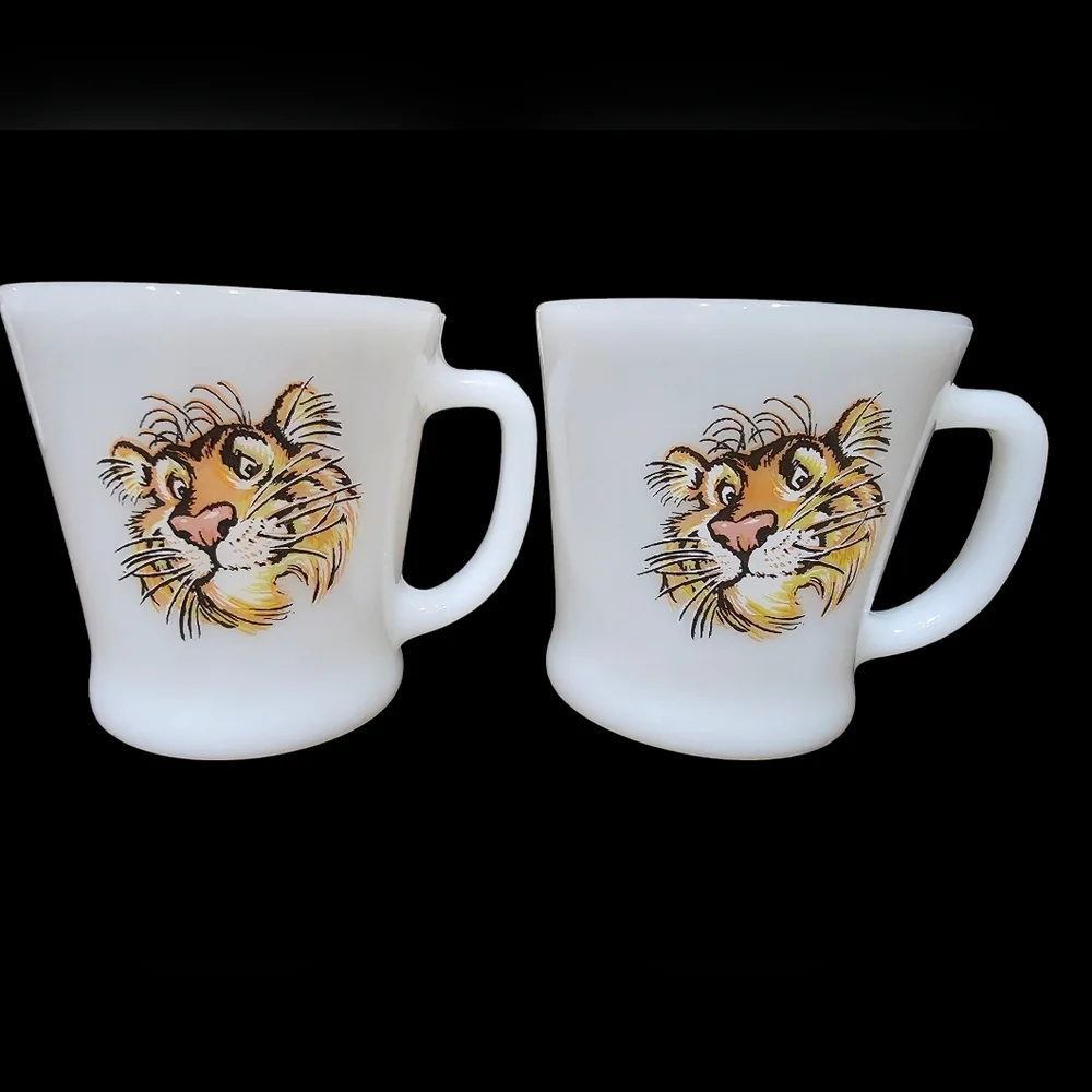 Vintage Esso/Exxon Tiger In Your Tank By Fire King 50's 60s Milk Glass